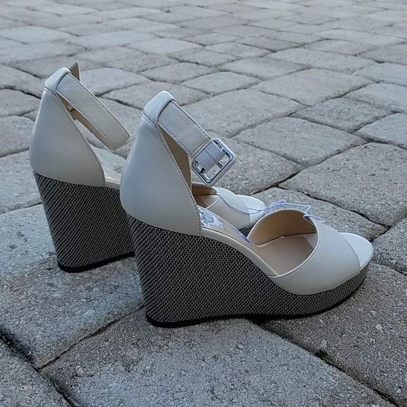 Vince Camuto leather wedge - Picture 4 of 6